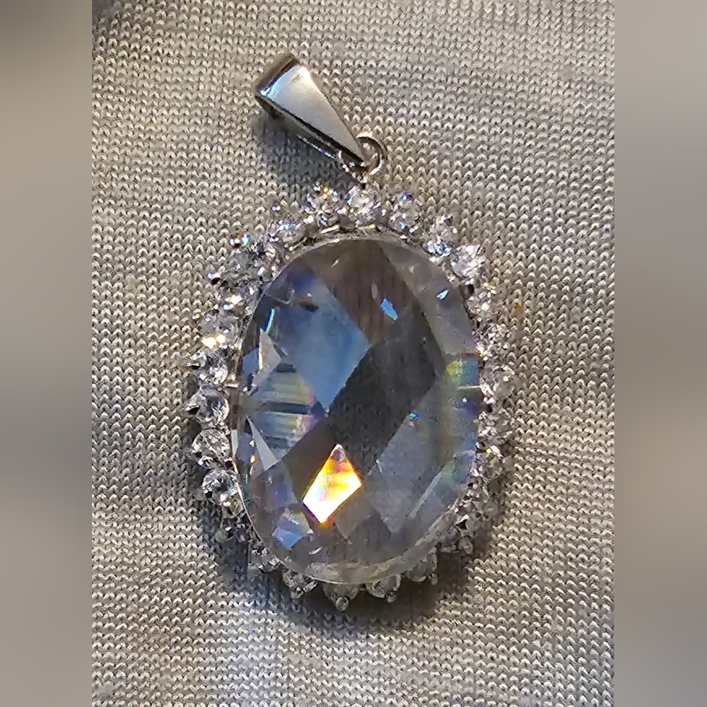 Pendant with cz